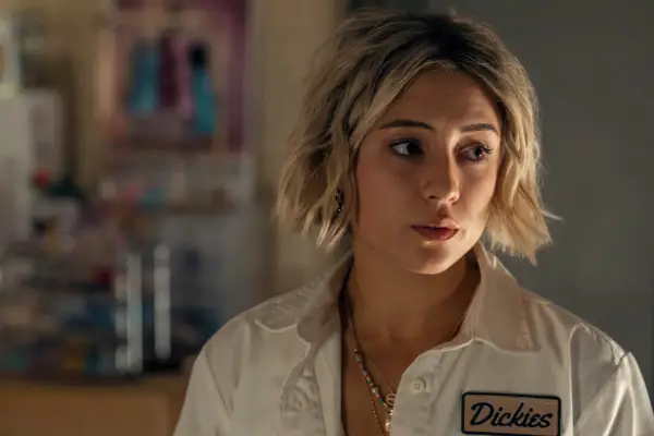 Lizze Broadway as Emma Meyer wearing a white Dickies coat