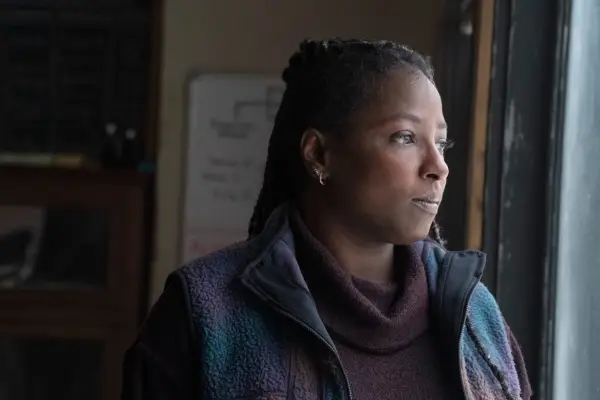 Rutina Wesley in The Last of Us season 2, looking out of a window while stood in an office.