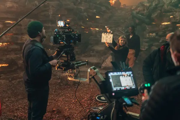 Quem é o personagem de Varada Sethu em Doctor Who? Star faz aparição precoce como Mundy Flynn