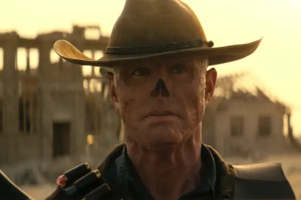 Walton Goggins as The Ghoul in Fallout. His face is scarred with a gap where his nose should be, and is wearing a cowboy hat.