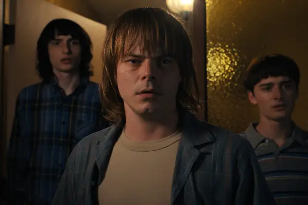 Charlie Heaton plays Jonathan Byers
