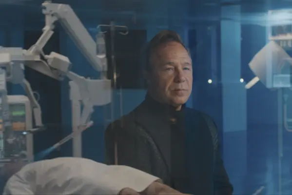 Stephen Graham as Elias Mannix in Bodies.