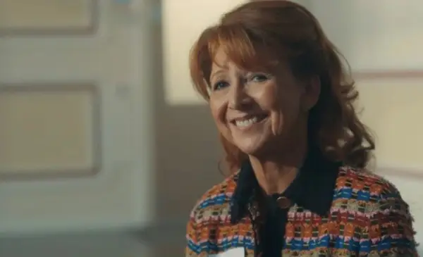 Bonnie Langford as Mel in Doctor Who in a colourful chequered jacket