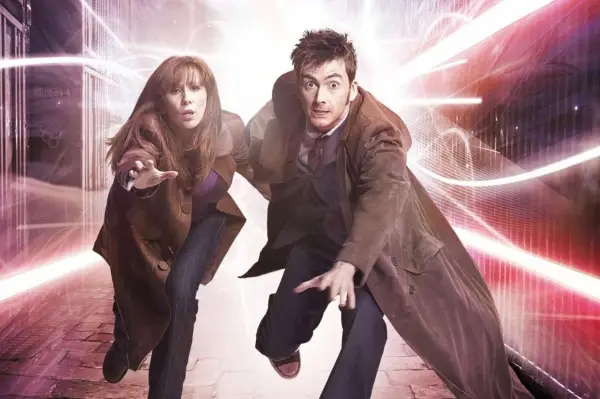 Catherine Tate and David Tennant in Doctor Who running away from red bolts of energy
