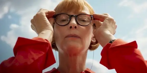 Tilda Swinton putting on glasses in Three Thousand Years of Longing