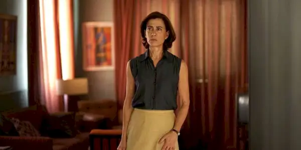 Fernanda Torres standing still and looking ahead in I