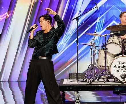 Després d'haver dit que no tres dies abans, el retorn AGT d'Austin Brown envia un missatge mixt