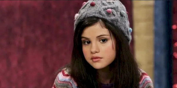 셀레나 고메즈의 알렉스 루소(Alex Russo)가 디즈니 채널의 새로운 지평을 열었습니다