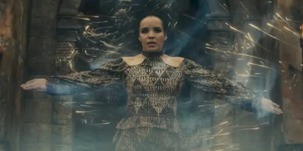 Nynaeve (Zoë Robins) channeling in The Wheel of Time Season 3 Finale.