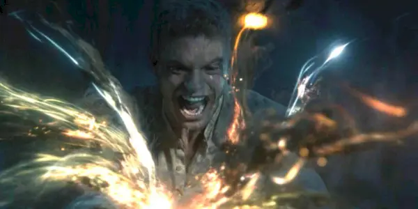 Rand (Josha Stradowski) trying to heal Alsera (Julie Van Leeuwen) in The Wheel of Time