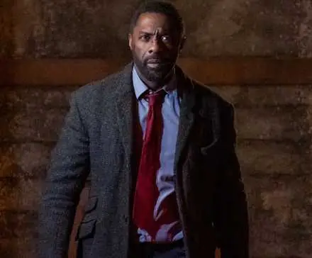 Tento drsný kriminální seriál vetkává napětí a napětí do nelítostně vytvořené záhady