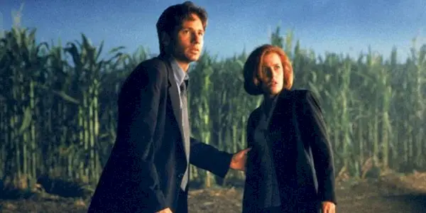 FBI Agents Fox Mulder (David Duchovny) and Dana Scully (Gillian Anderson) in The X Files: Fight the Future.