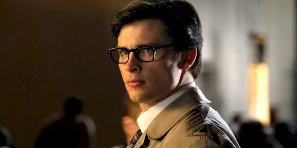 Tom Welling as Clark Kent, wearing glasses and looking to the side in Smallville.