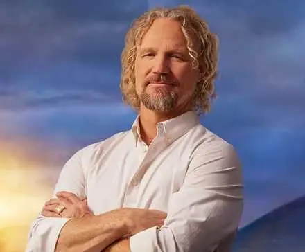 Os fãs de ‘Esposas Irmãs’ acham que o novo visual de Kody Brown está escondendo algo e podem estar certos