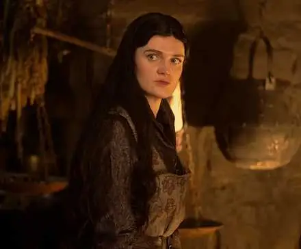Gayle Rankin as Alys standing in her kitchen in Harrenhal in House of the Dragon Season 2 Episode 4