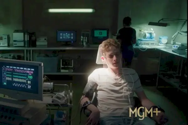 Joe Freeman zit gevangen in een Stephen King-nachtmerrie in de eerste afbeelding voor ‘The Institute’