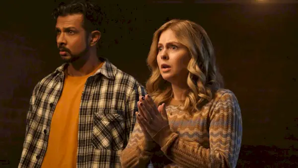 L'episodi de Halloween de la temporada 4 de 'Ghosts' es burla d'un judici de bruixes