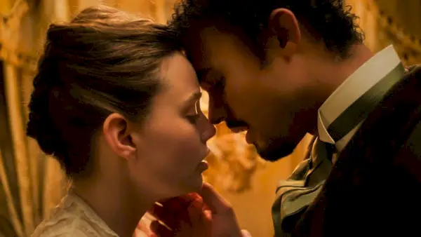 „Laukti verta“: Leightonas Meesteris erzina savo „The Buccaneers“ 2 sezono veikėją