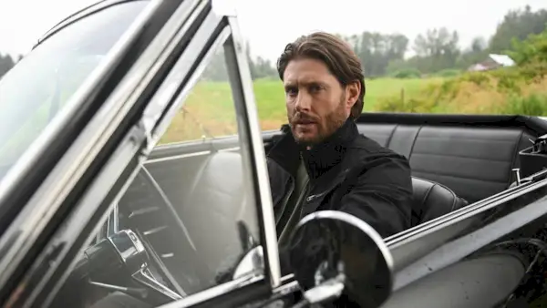 Jensen Ackles taquine son retour dans ce drame policier à succès à 89 % de Rotten Tomatoes