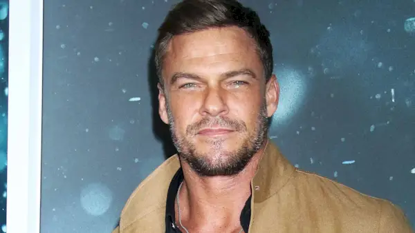 'Reachers Alan Ritchson dropper en kæmpe opdatering af sæson 4 i ny sætvideo