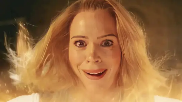 Der ehemalige „Doctor Who“-Schauspieler, 74, teilt seine Gedanken zur jüngsten Erneuerung der Serie: Es ist sozusagen nur eine Handgranate