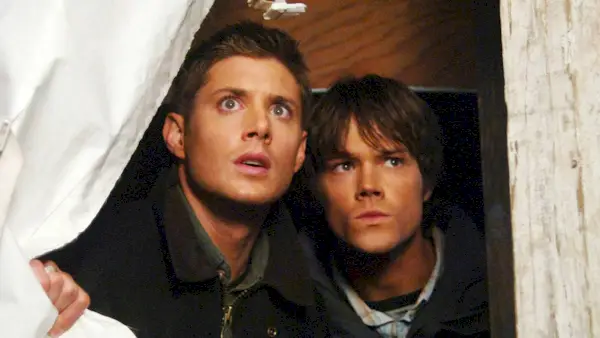 Krytycznie oceniony serial kryminalny tej gwiazdy „nadprzyrodzonej” miażdży konkurencję na listach przebojów transmisji strumieniowej