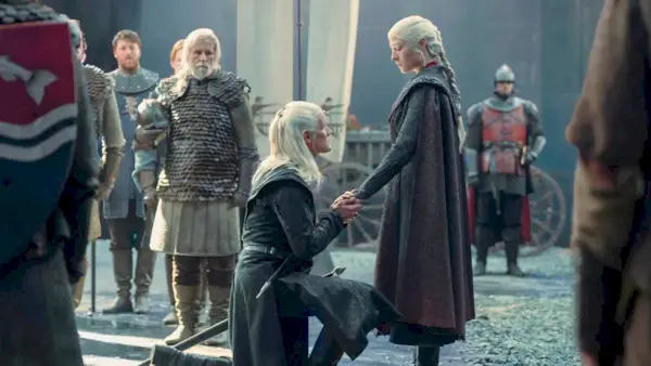 Estrela de ‘House of the Dragon’, 33, defende a terceira temporada, afastando-se mais uma vez do romance de George R.R. Martin