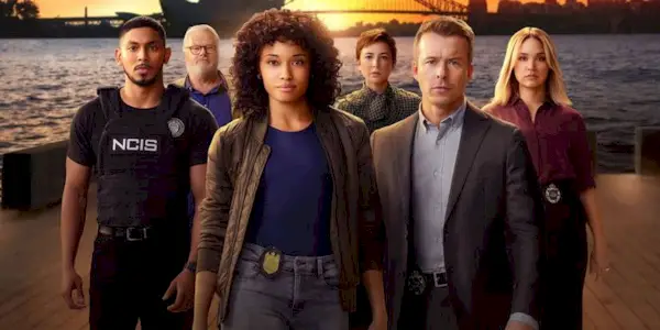 “NCIS: Sidneja” šova vadītājs ķircina romantisku atdevi diviem fanu favorītiem 3. sezonā