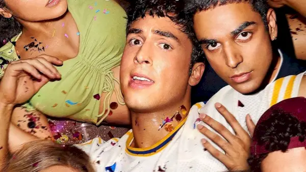 La nueva comedia sobre la mayoría de edad de Charli XCX es un éxito de transmisión instantáneo