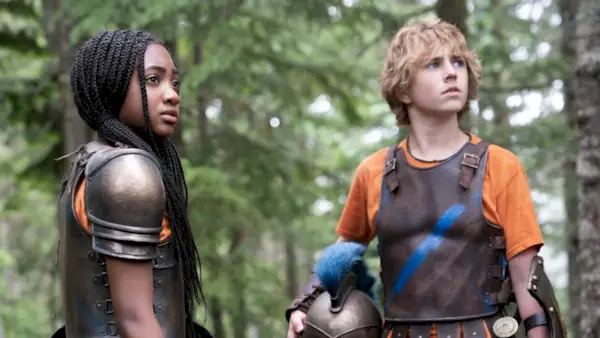 Seizoen 2-ster van ‘Percy Jackson’ zegt dat de nieuwe Baddie Tantalus een geweldige tijd zal zijn voor fans