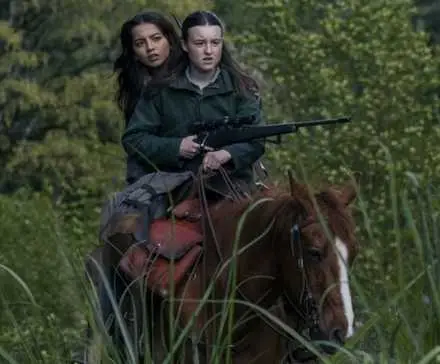 Ellie and Dina riding the horse Shimmer in The Last of Us Season 2