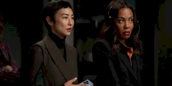Greta Lee and Karen Pittman as Stella Bak and Mia Jordan in The Morning Show 