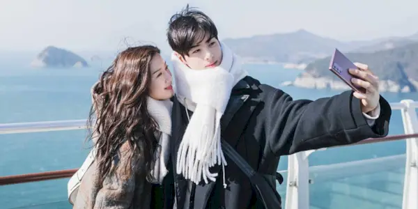 Lim Joo Kyung and Lee Suho from True Beauty taking a selfie