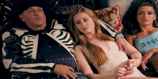 jeff and lauren lowe and sarah nicole lying together