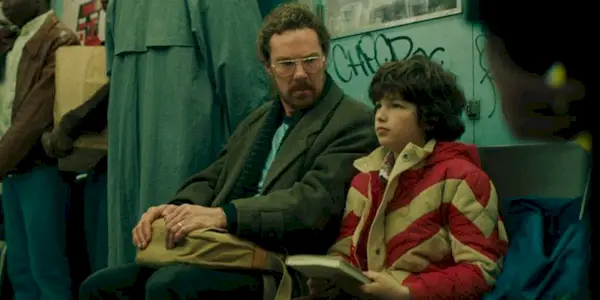 Benedict Cumberbatch as Vincent looking at Ivan Morris Howe while riding the subway in Netflix