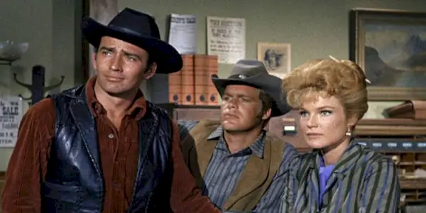 James Drury standing next to Doug McClure and Sara Lane in The Virginian